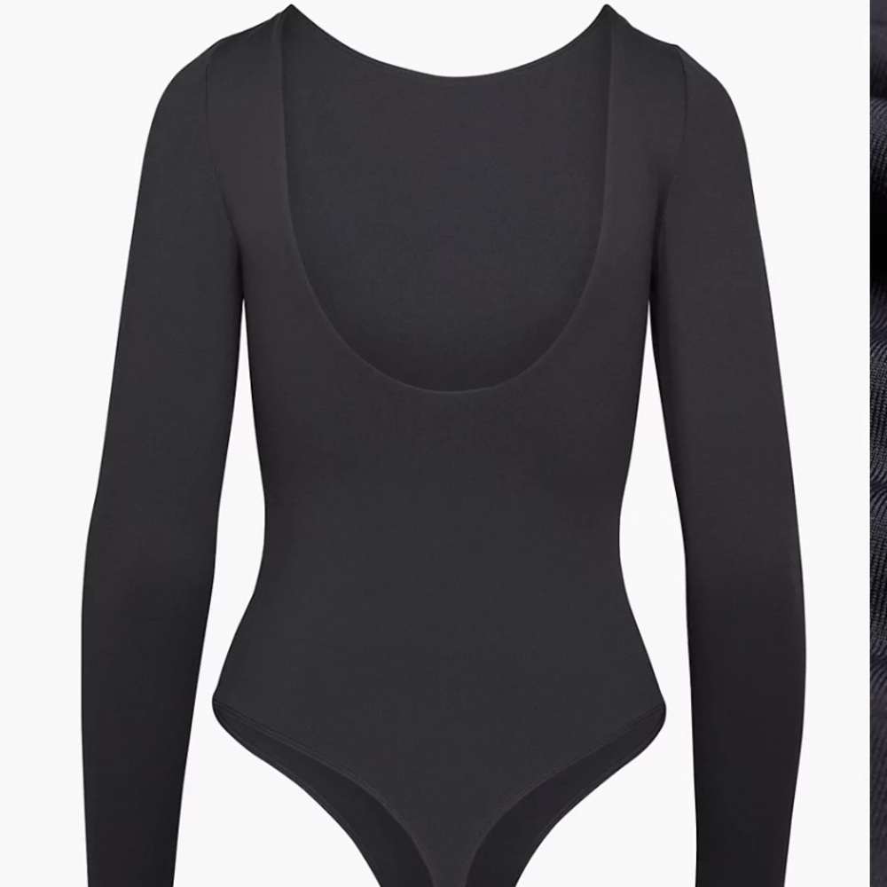 Aritzia Babaton Contour Boatneck Bodysuit